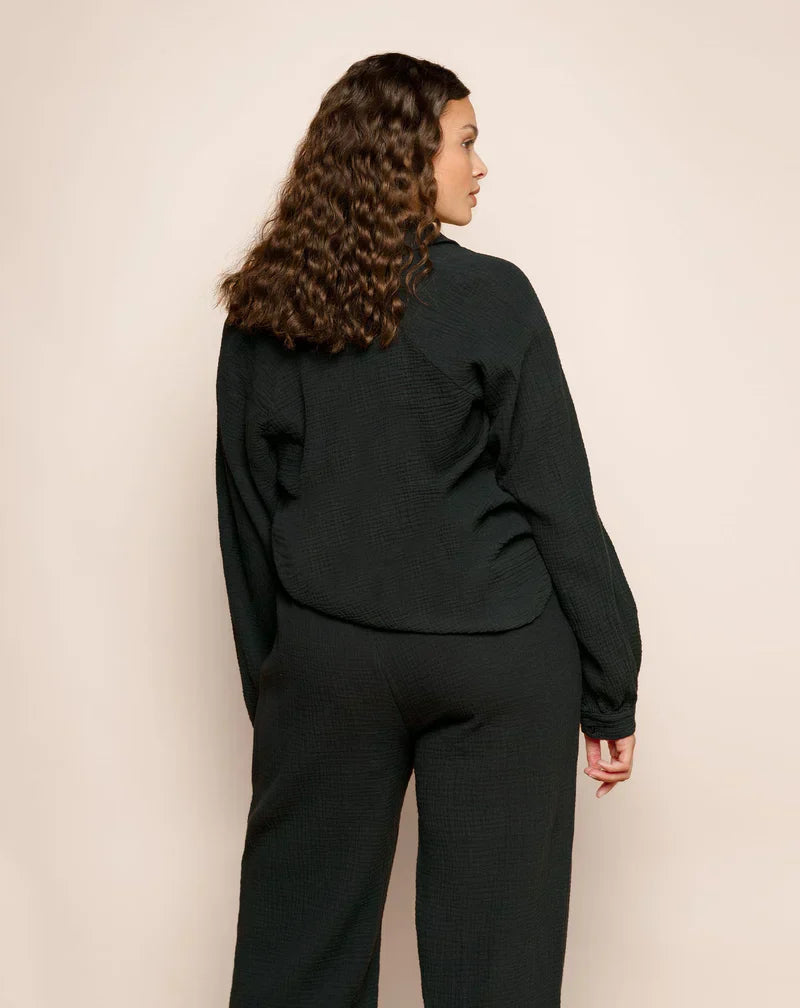 Mia | - Women's classic V-neck blouse