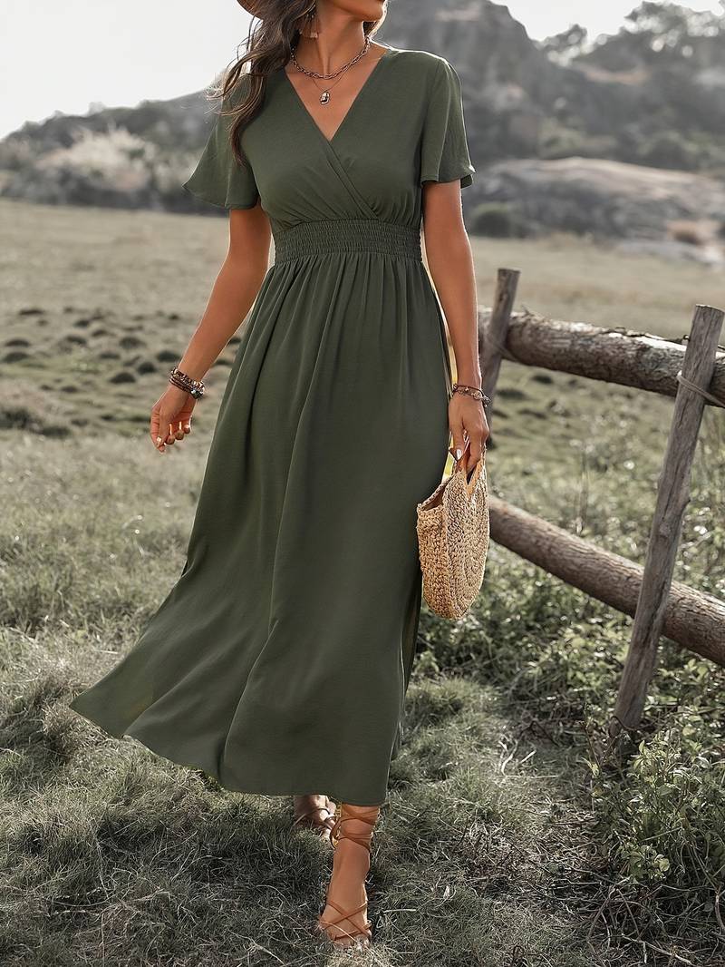 Lucy – Elegant short-sleeved dress with a choir collar