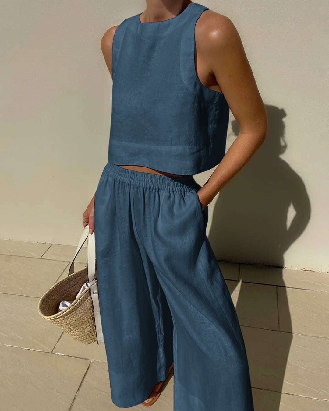 Two-piece Women's Outfit with Skirt & Top – Stylish & Versatile – Narela