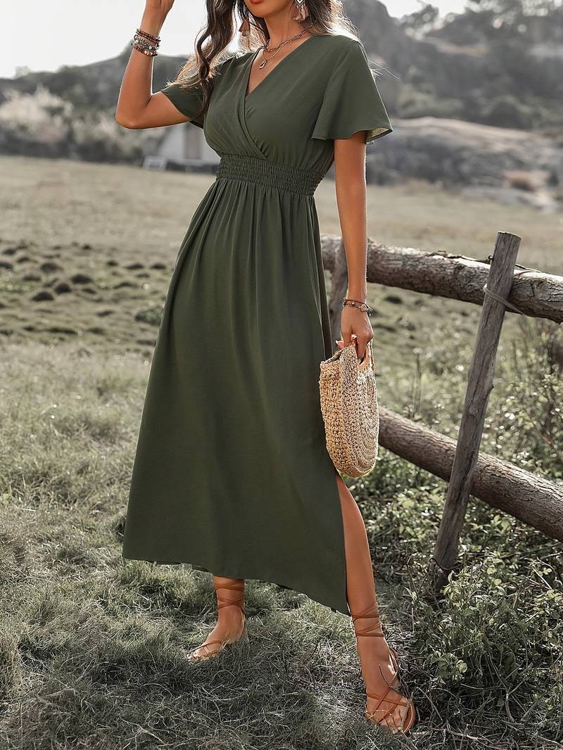 Lucy – Elegant short-sleeved dress with a choir collar