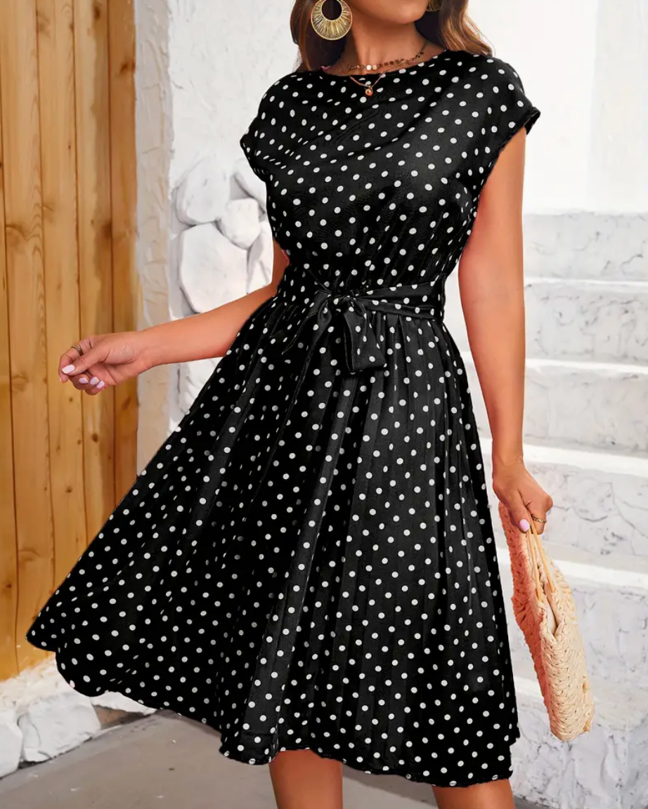 Retro Chic – Beautiful Vintage Polka Dot Dress for Spring/Summer