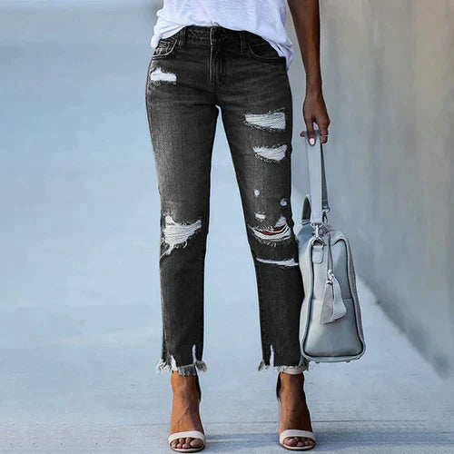 Brynn - Casual ripped jeans