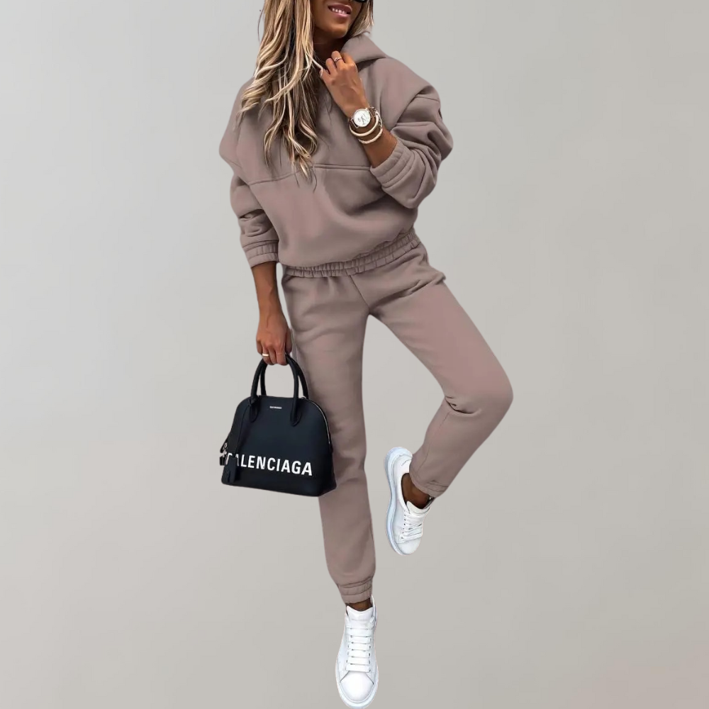 Stylish tracksuit for women