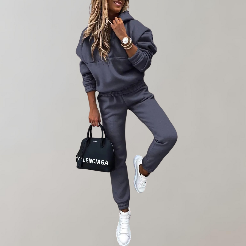 Stylish tracksuit for women