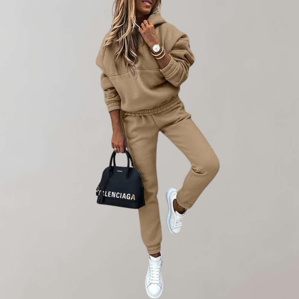 Stylish tracksuit for women