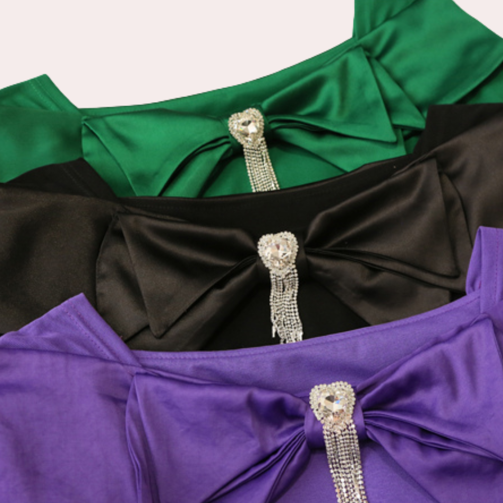 Nisansala | Slim Fit T-Shirt With Square Collar and Bow - Stylish & Trendy