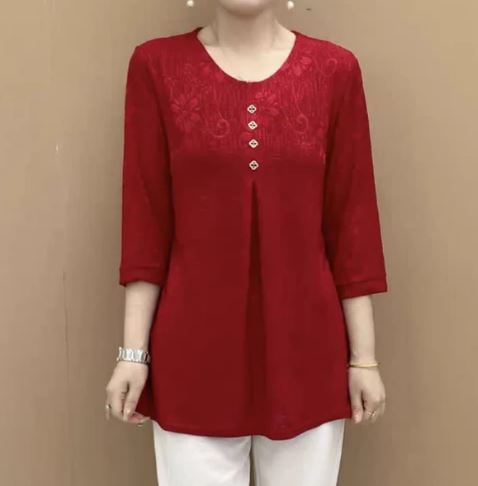 Riley - Fashionable, loose-fitting women's blouse with 3/4 sleeves