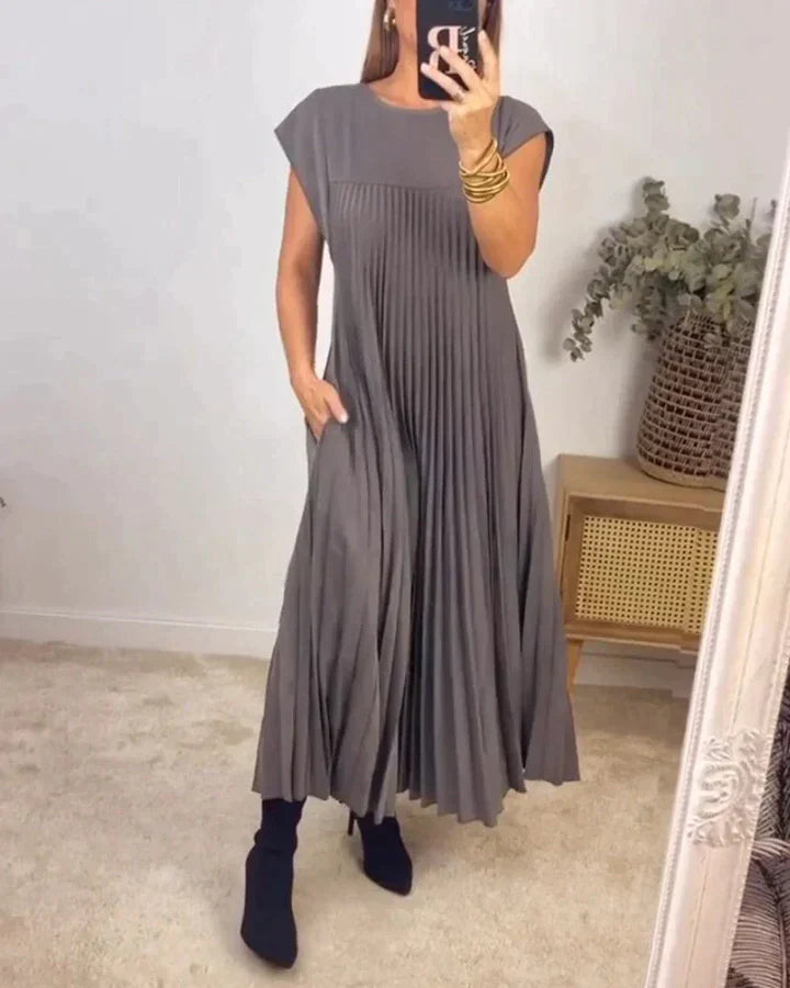 Hazel - Sleeveless dress with pleats