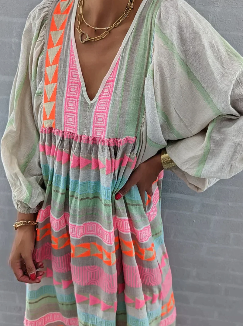 Boho Maxi Dress with Ethnic Pattern – Breezy V-Neck Dress with Wide Sleeves for Women