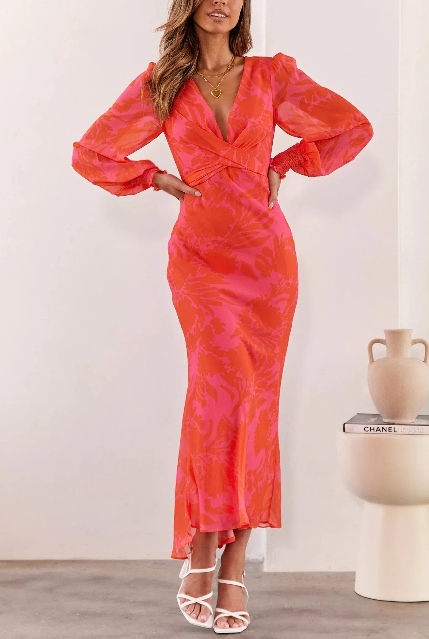 Nancy - Elegant dress with V-neckline