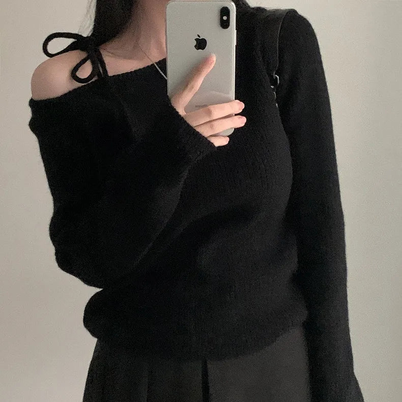 Esme - Plain knitted sweater with cold shoulders