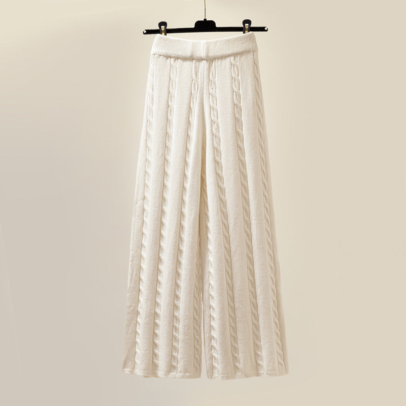 Polly - Experience luxury with this warm 3-piece set!