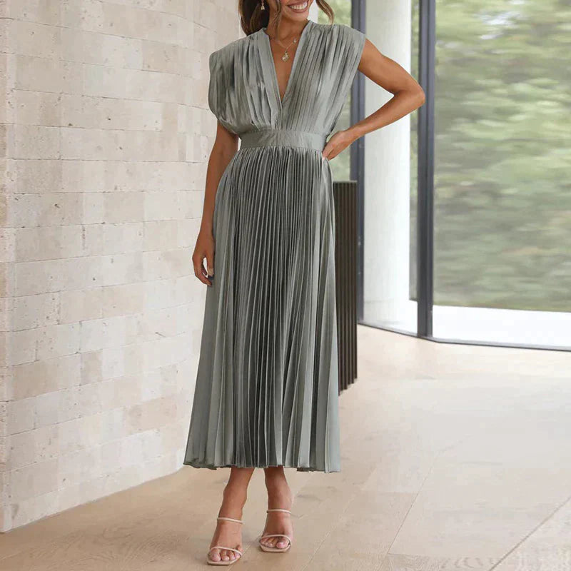 Iris - Elegant dresses with pleats