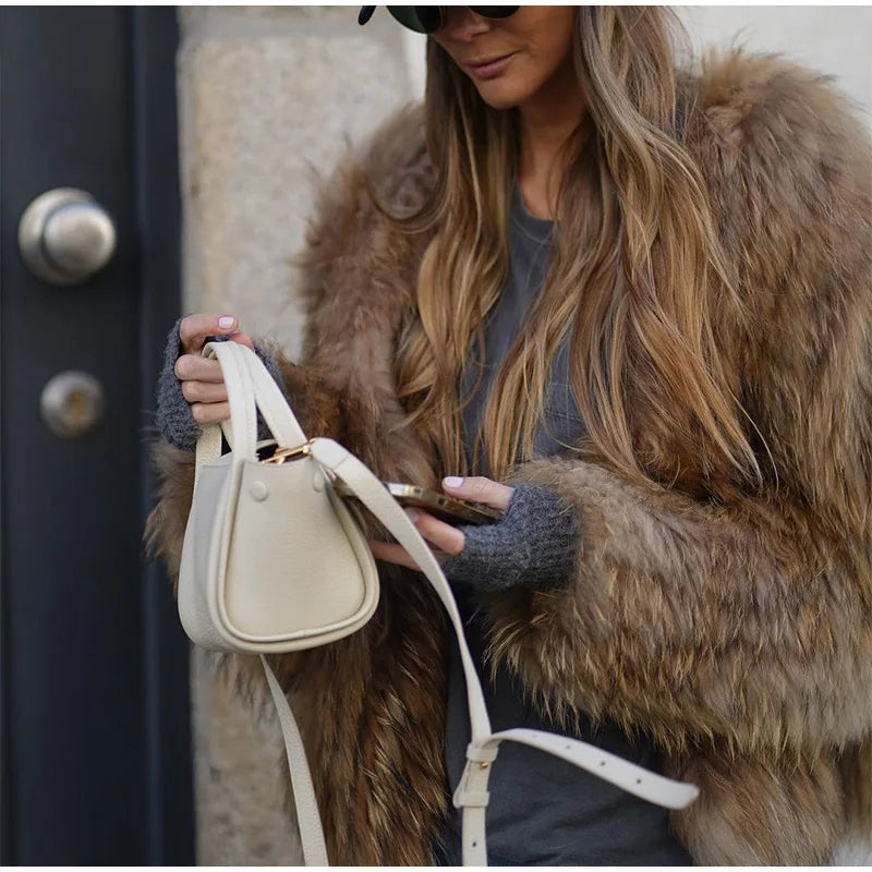Florence - Women's fashion coat in plush imitation fur