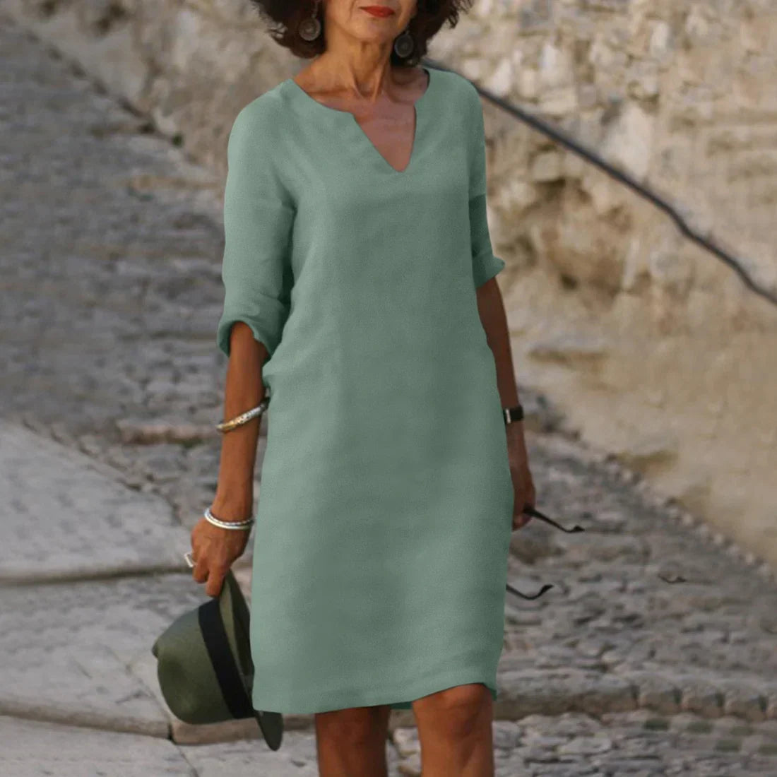 Vondra – Elegant Knee-Length Dress