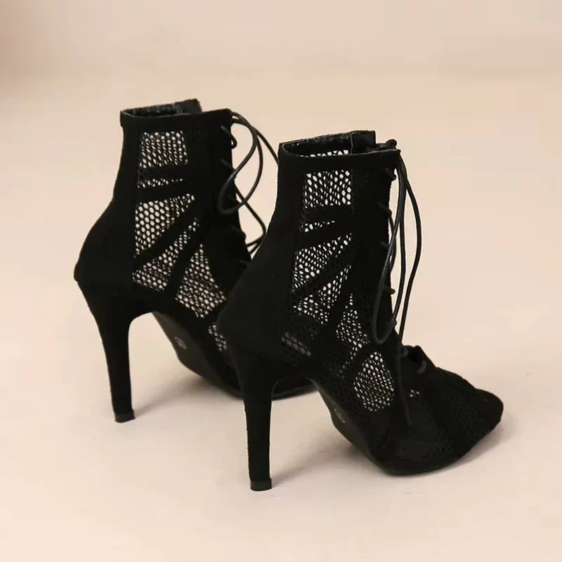 Loe – Elegant Heels with Ankle Strap