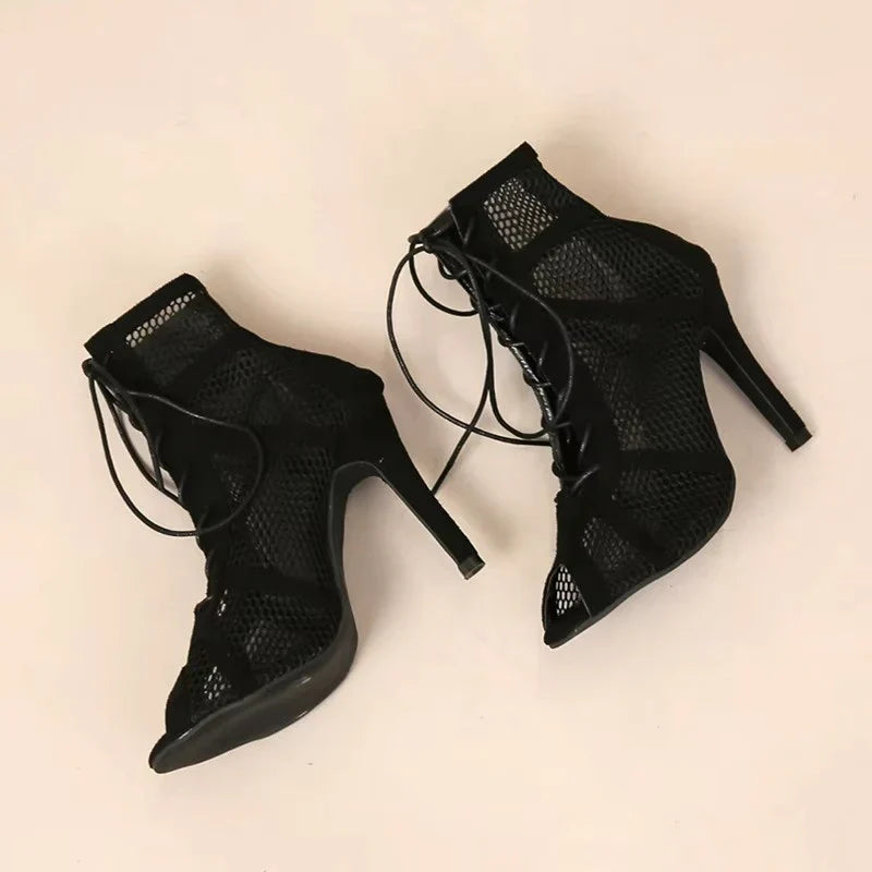 Loe – Elegant Heels with Ankle Strap