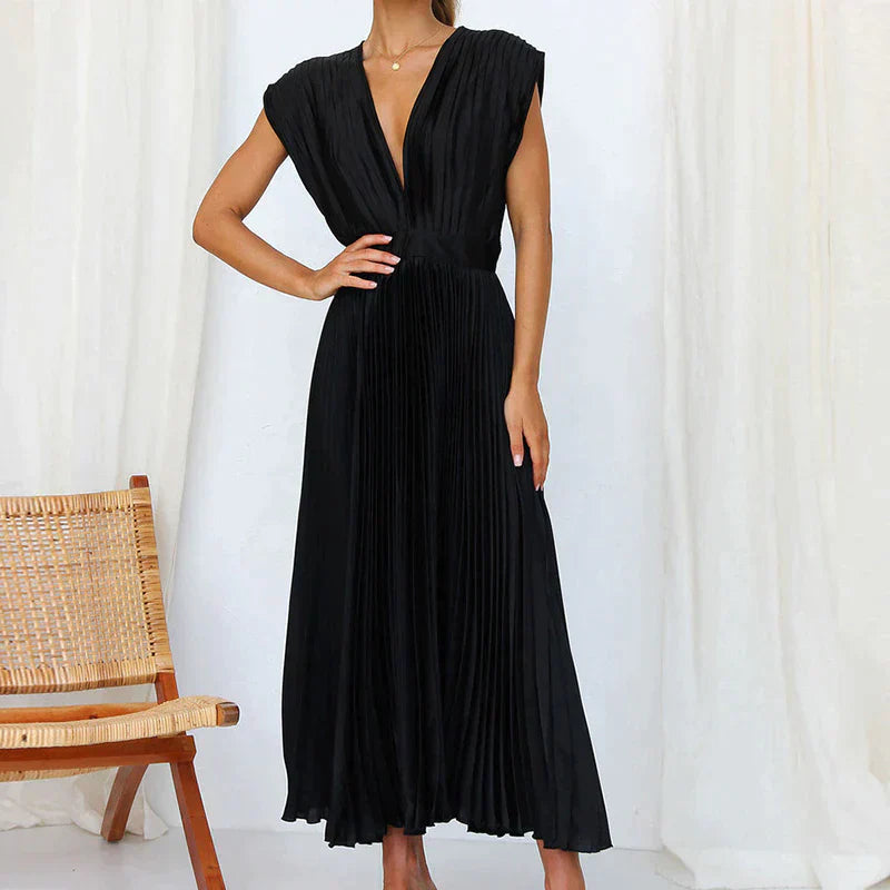 Iris - Elegant dresses with pleats