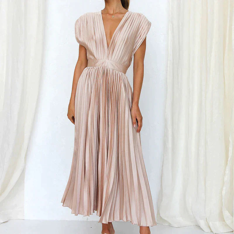 Iris - Elegant dresses with pleats