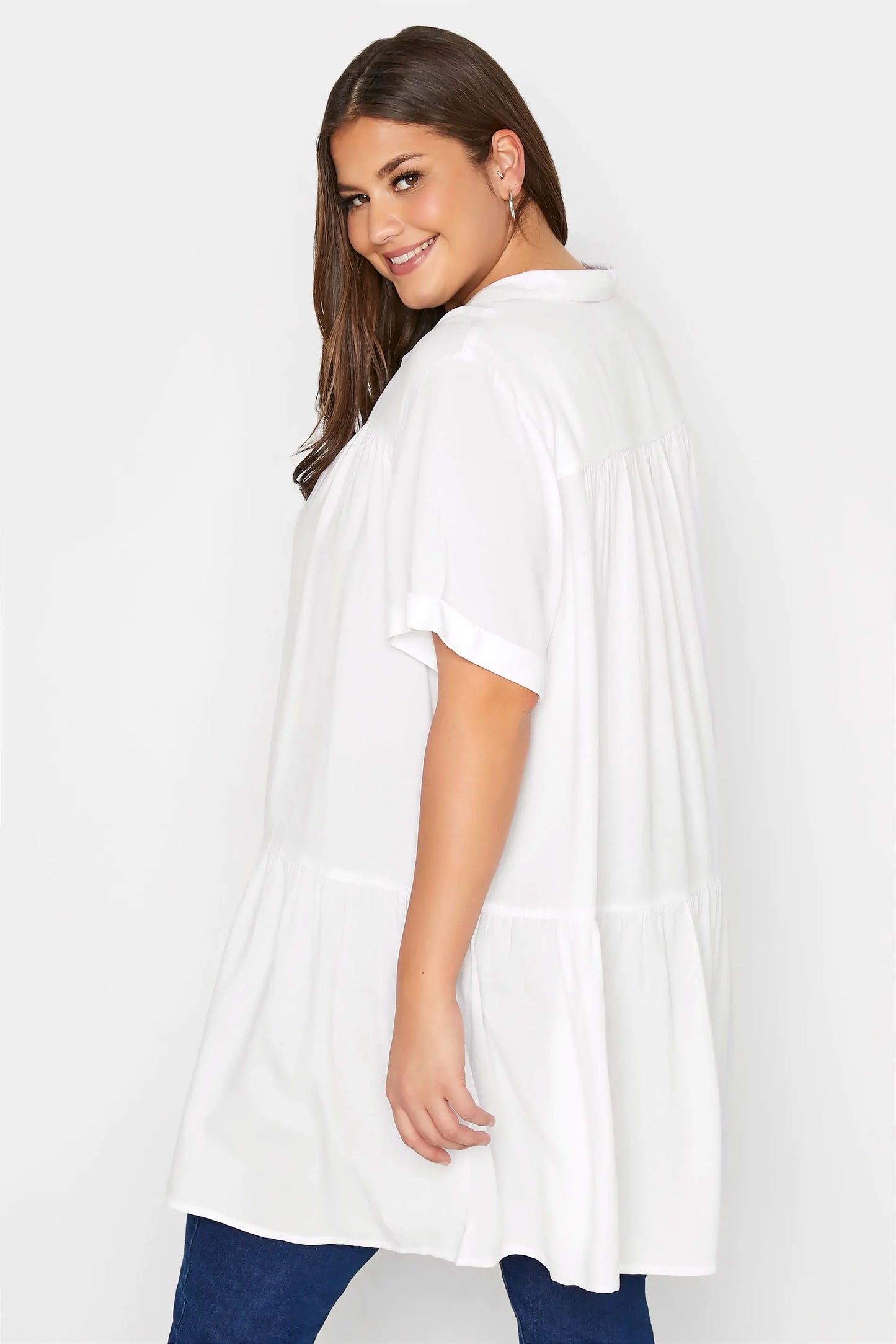 Elegant Long Spucke Shirt in Oversize for Spring 2025