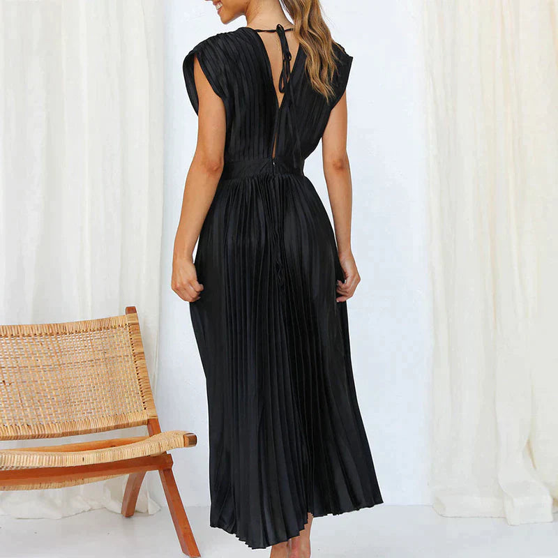 Iris - Elegant dresses with pleats