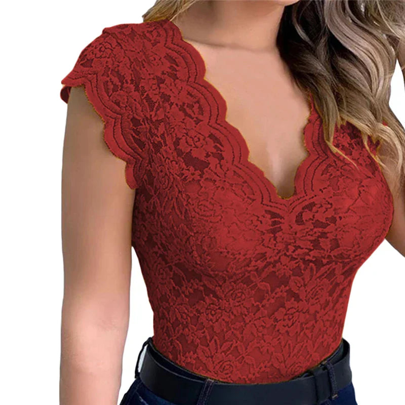 Stylish Women's Summer Top with Lace and Floral Pattern - SpitzenLicht
