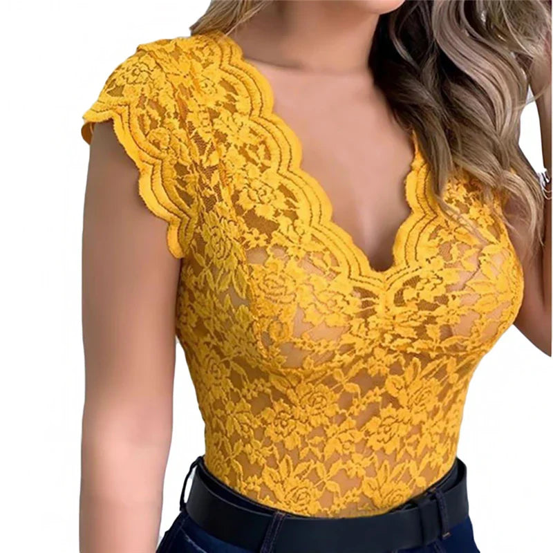Stylish Women's Summer Top with Lace and Floral Pattern - SpitzenLicht
