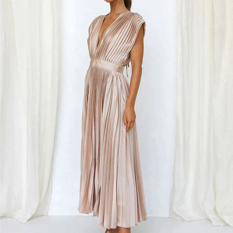 Iris - Elegant dresses with pleats