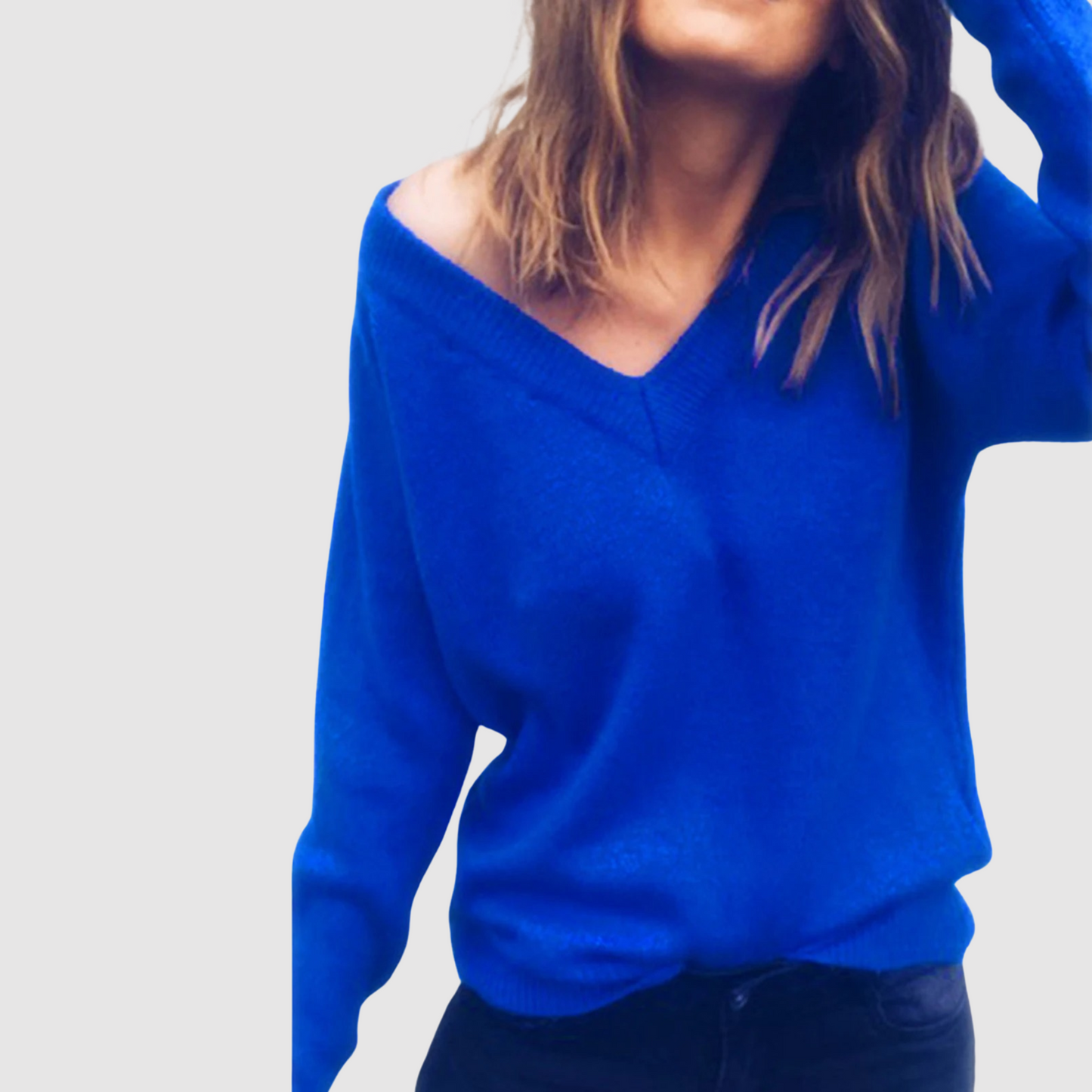 Irene - Knitted sweater with V-neck and loose neckline
