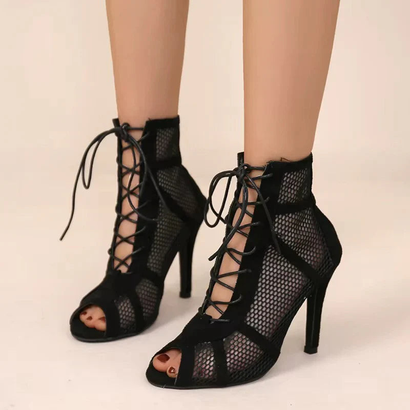 Loe – Elegant Heels with Ankle Strap