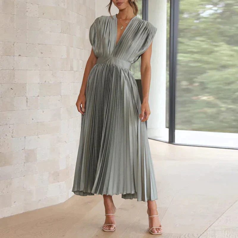 Iris - Elegant dresses with pleats