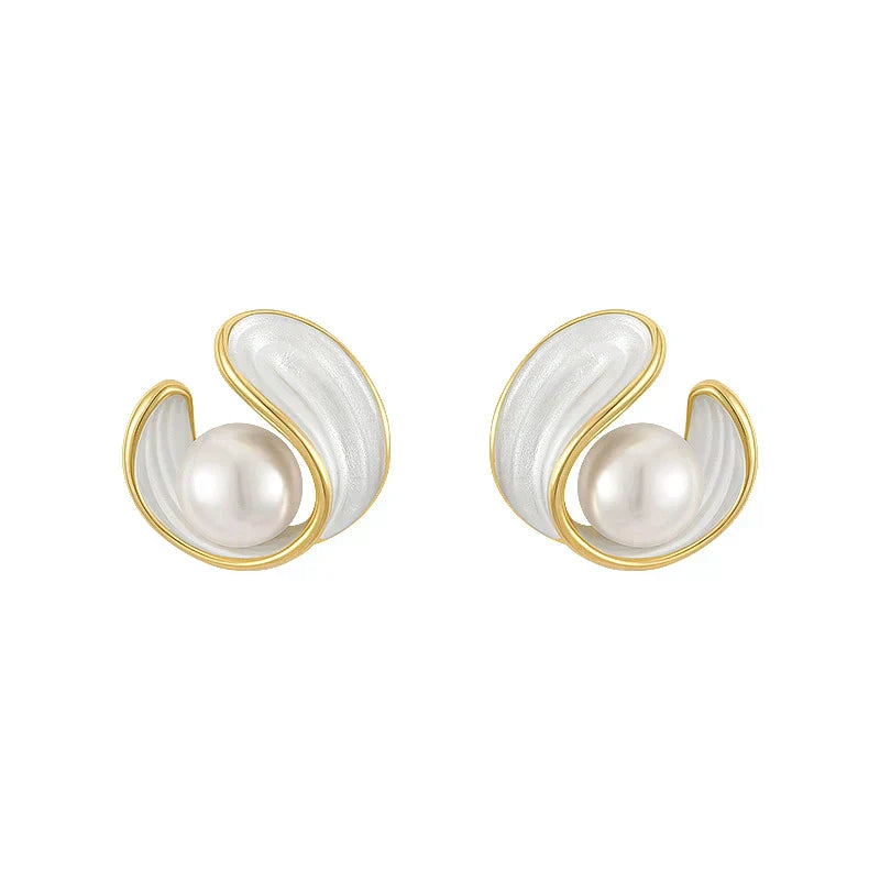 FIORA | SCULPTED PEARL EARRINGS