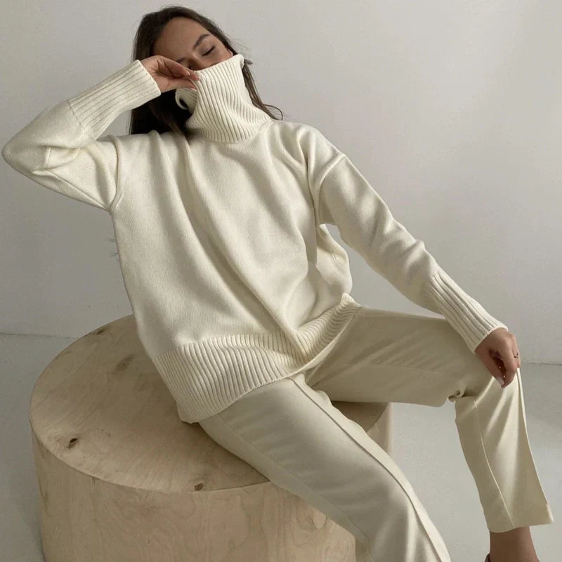 NOVELLE | KNITTED LOOSE TURTLENECK
