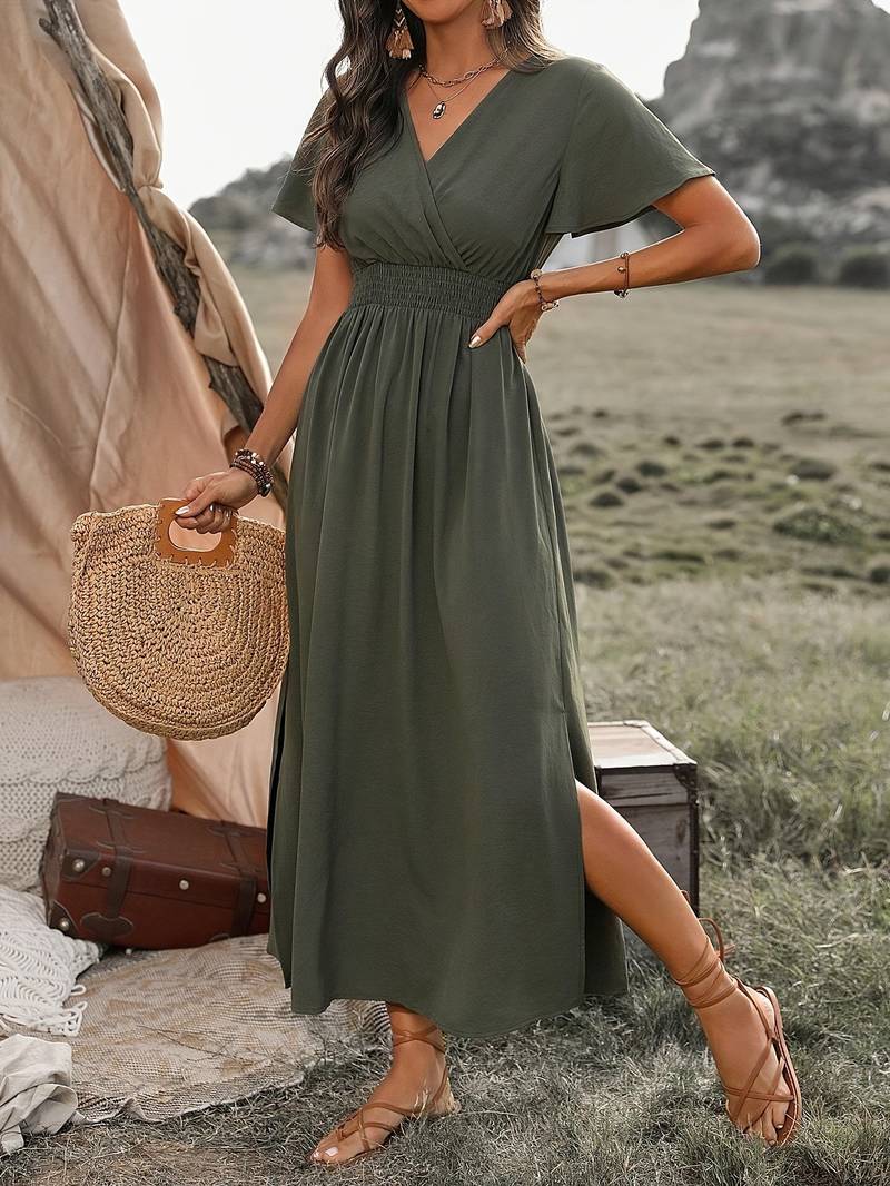 Lucy – Elegant short-sleeved dress with a choir collar