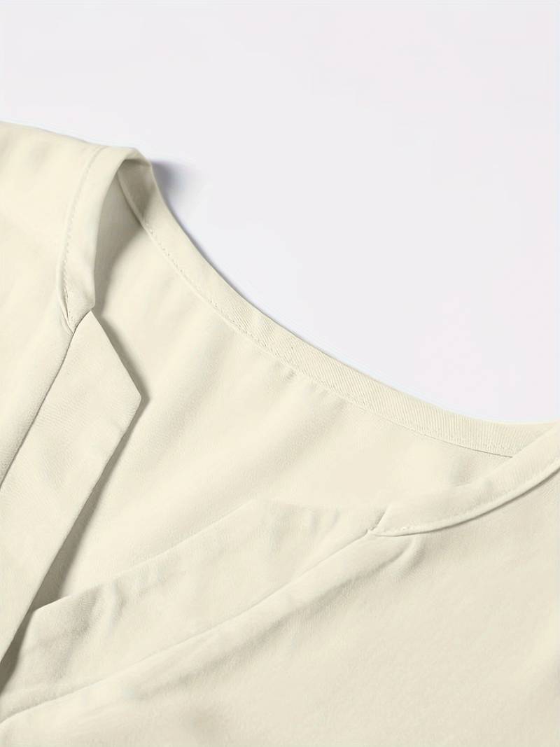 Samantha – Elegant long-sleeve top with pleated neckline
