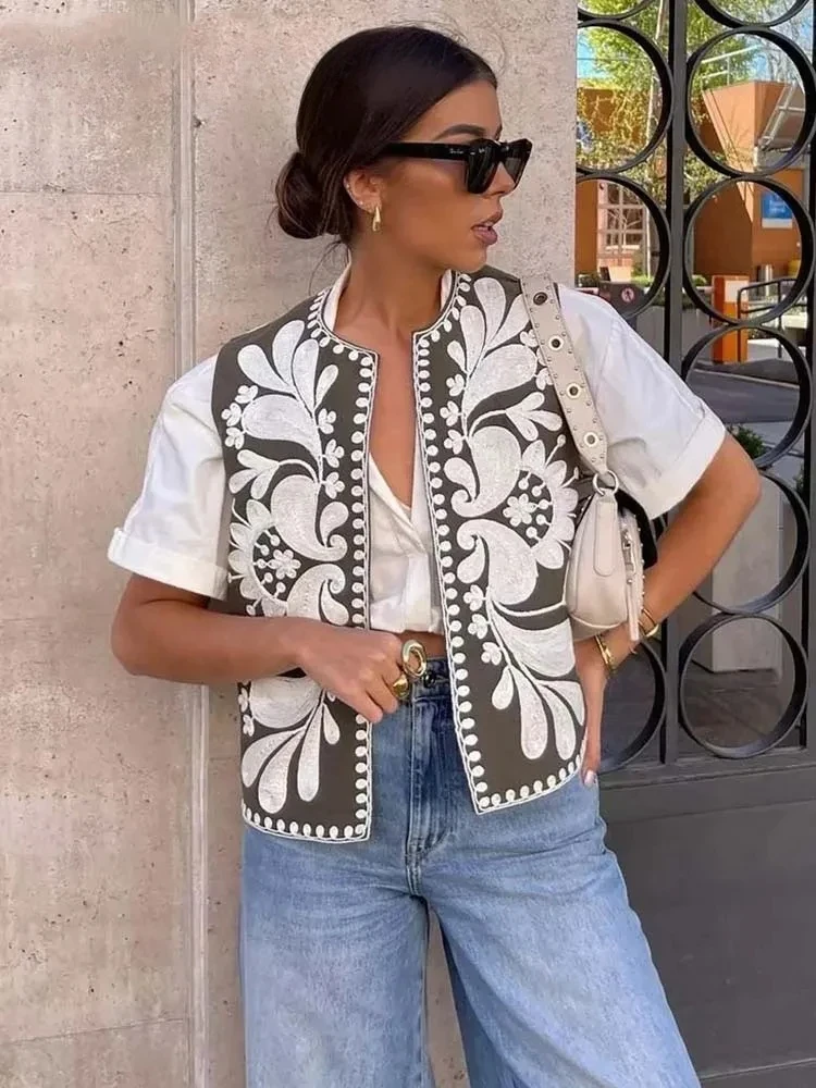 Raina - Embroidered Floral Cropped Vest
