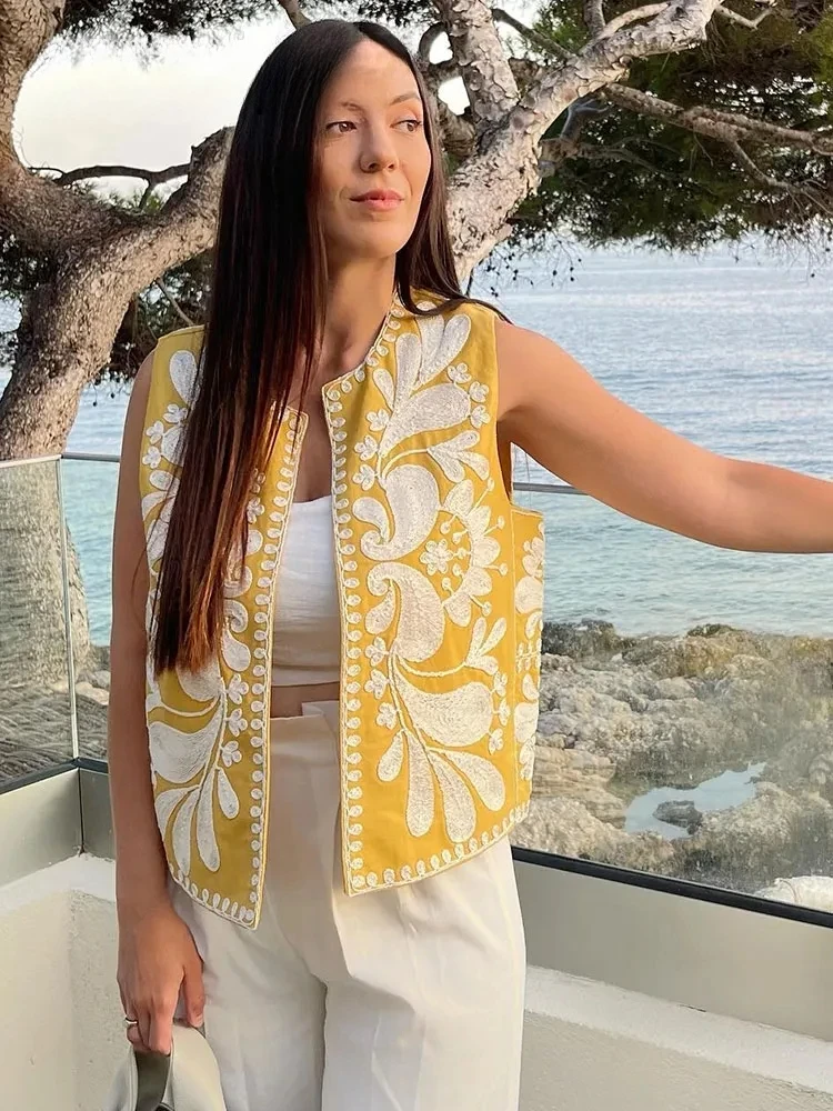 Raina - Embroidered Floral Cropped Vest