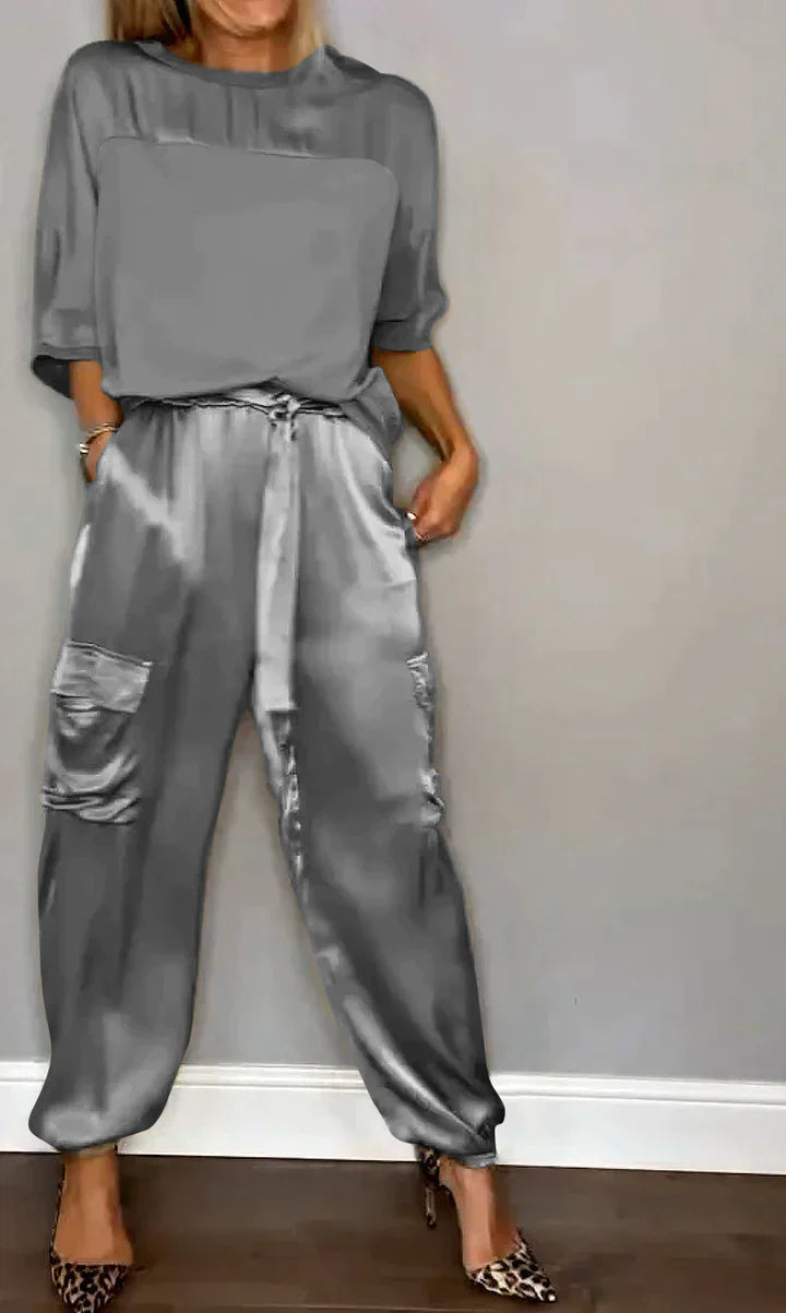 Kleya - Two-piece suit in smooth satin with mid-length top and trousers for women