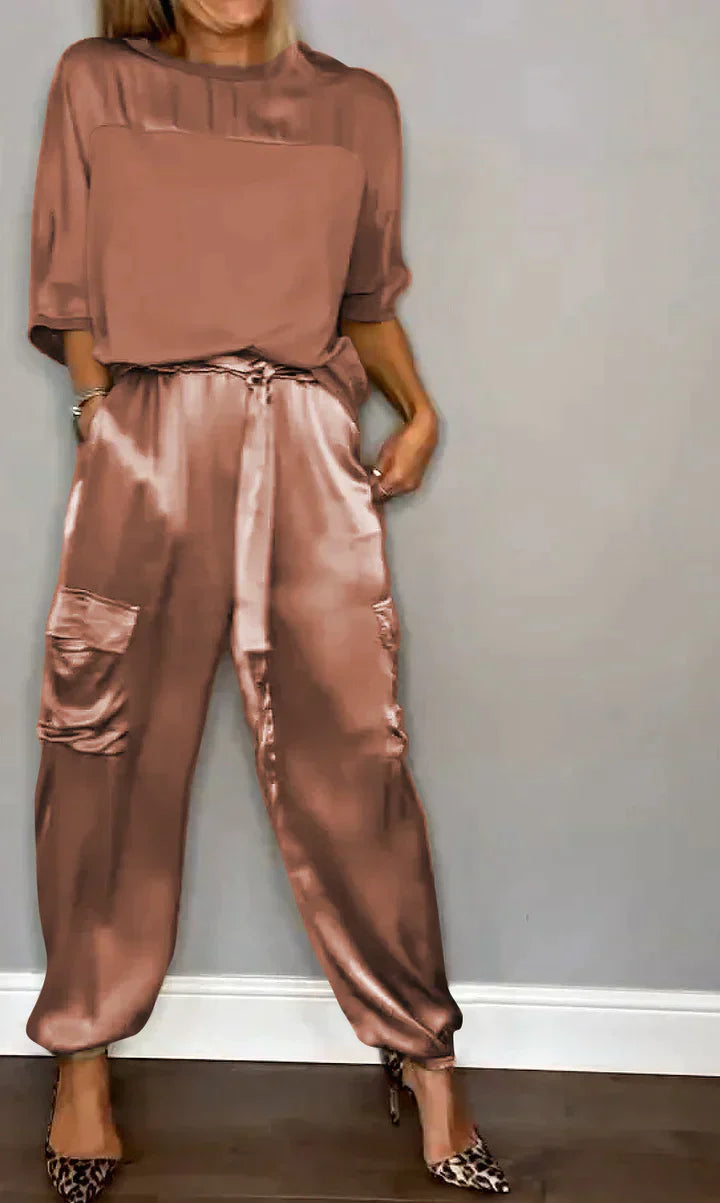 Kleya - Two-piece suit in smooth satin with mid-length top and trousers for women
