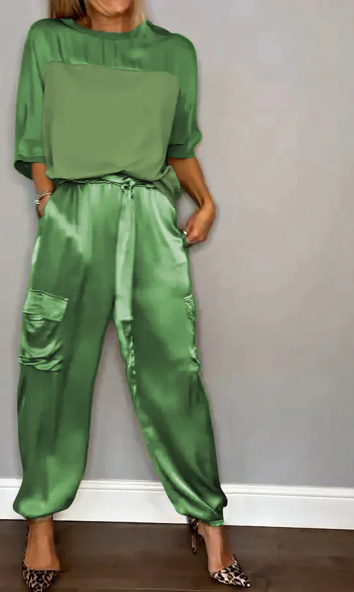 Kleya - Two-piece suit in smooth satin with mid-length top and trousers for women