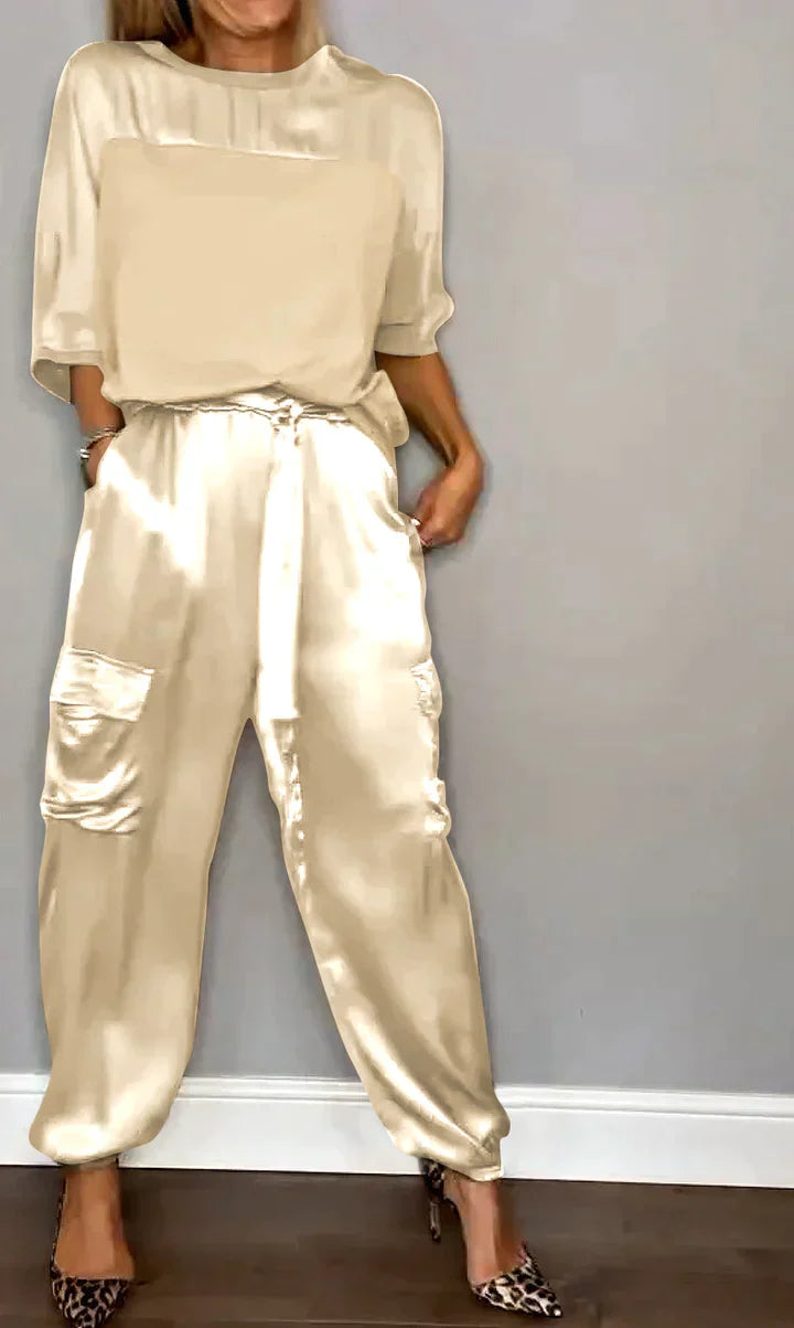 Kleya - Two-piece suit in smooth satin with mid-length top and trousers for women
