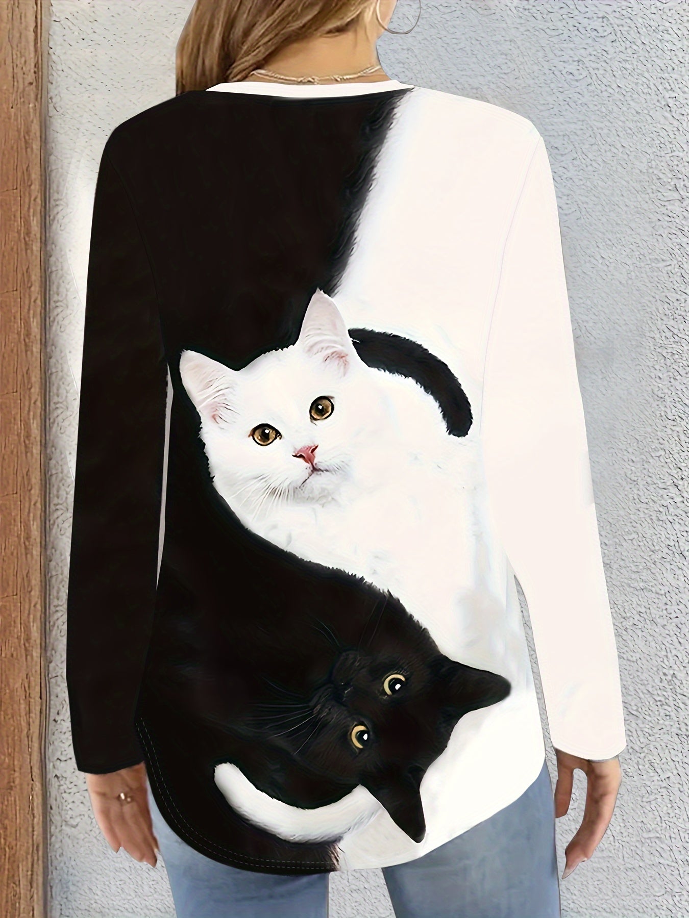 T-Shirt with Cat Print and Trendy Color Blocks – Summer 2025 Collection – Marit