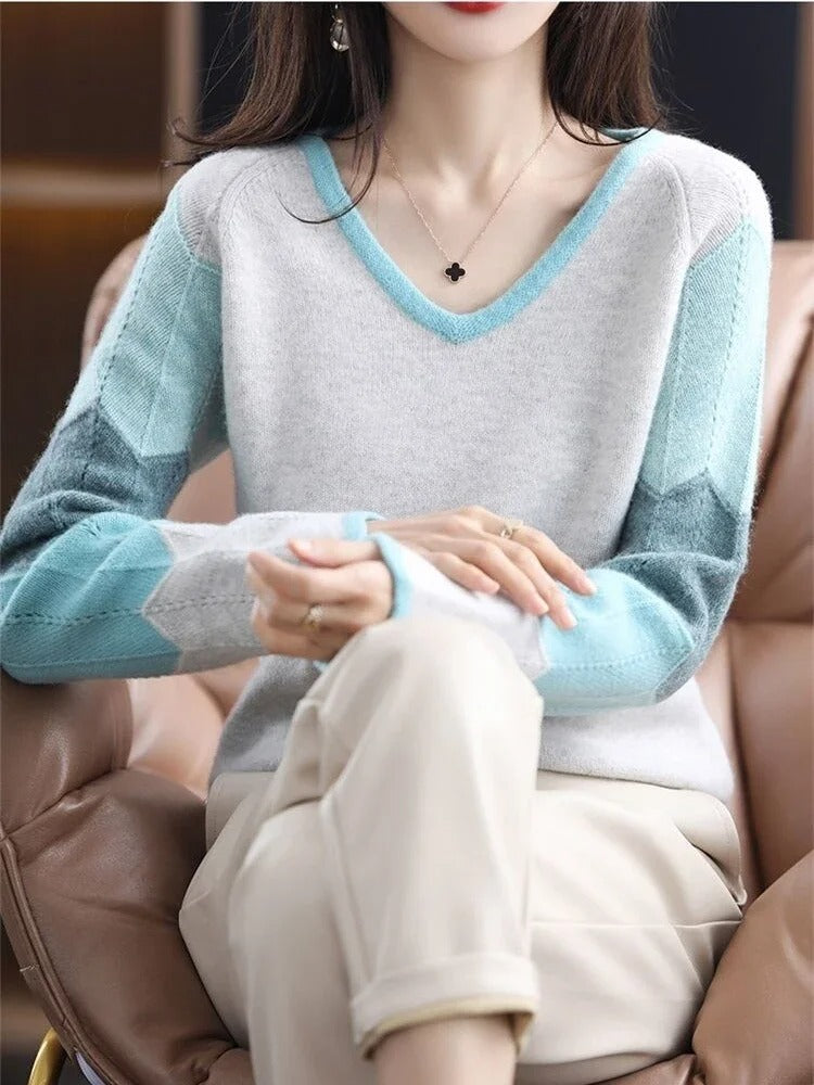 Matilda - Loosely knitted V-neck sweaters