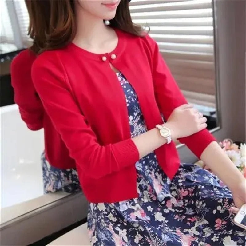 Isabel - Elegant knitted sweater with single mother-of-pearl button