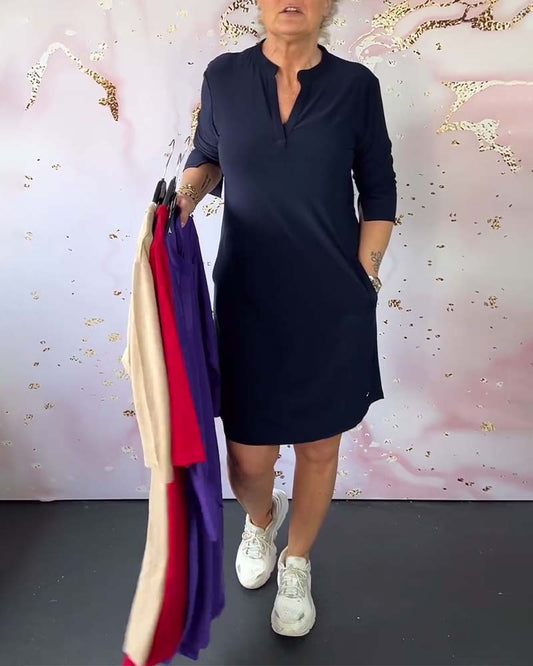 Hanneke – Timeless V-Neck Dress