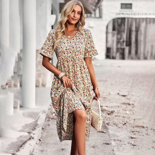 Boho Summer Dress with Floral Print and V-Neck – Light Mid-Length Dress with Short Sleeves for Women