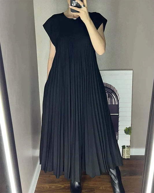 Hazel - Sleeveless dress with pleats