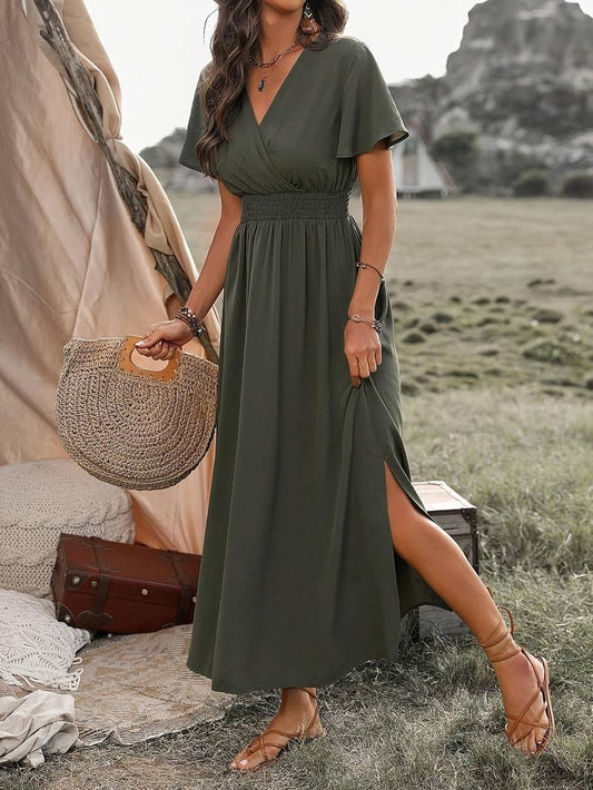 Lucy – Elegant short-sleeved dress with a choir collar