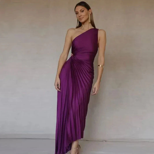 Avalon - Elegant dresses with a cut-out on the side