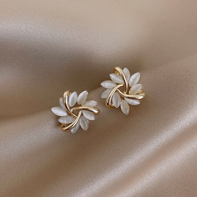 LEVINA | FLORAL TWIST STUD EARRINGS